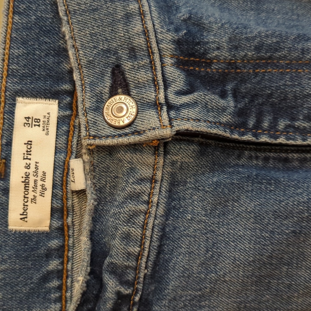 NWOT Abercrombie and Fitch Denim  Mom curve love shorts size 18